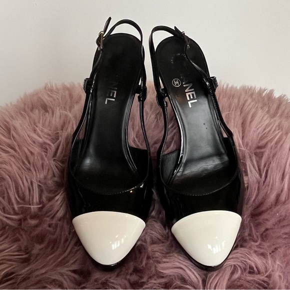 Chanel black patent leather with white cap toe Slingback pumps - Picture 4 of 15